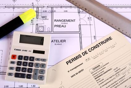 Image de l'article | Le Conseil d’Etat est venu affirmer que [...] la production d’un permis de construire modificatif qui a pour objet de modifier les éléments contestés dans le cadre du recours [...] contraint le Juge administratif à rouvrir l’instruction. | Lettre des Réseaux